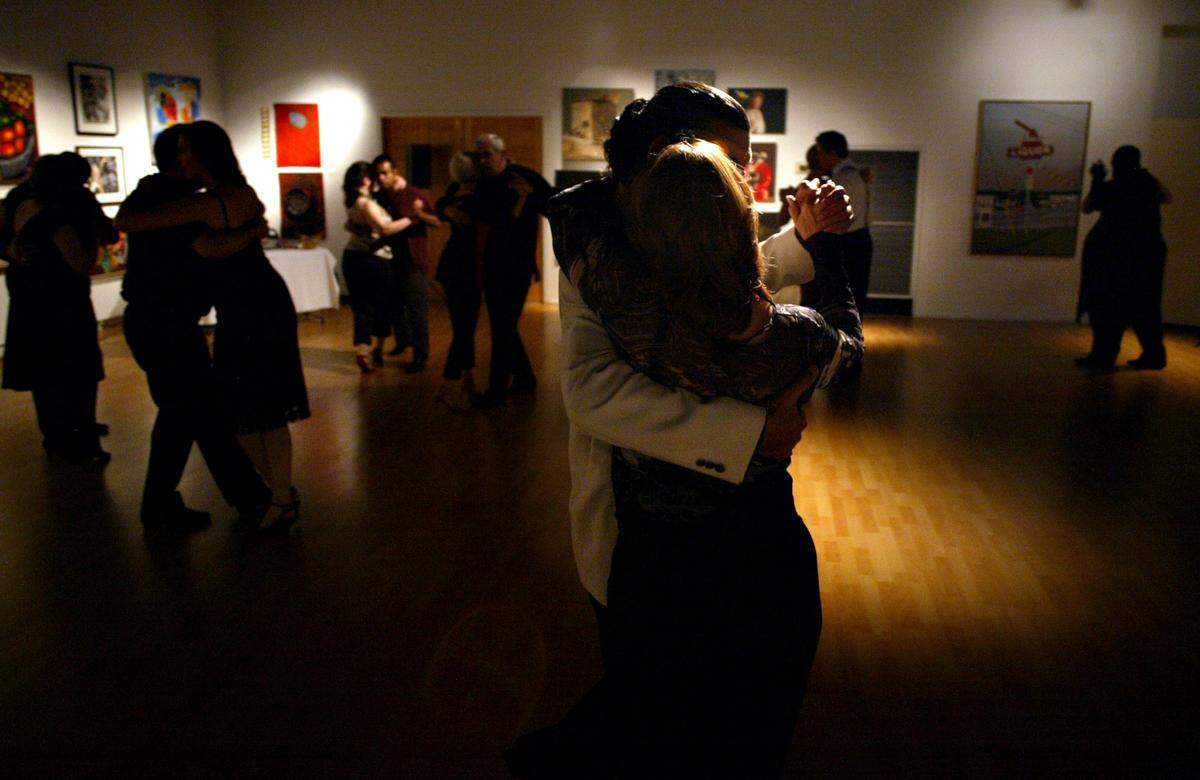 Perry Rad and Karen Jones dance the tango on Sept. 22, 2007, at the Fort Worth Community Arts Center. The duo are part of Tango Argentine, a group that meets at the center to dance.