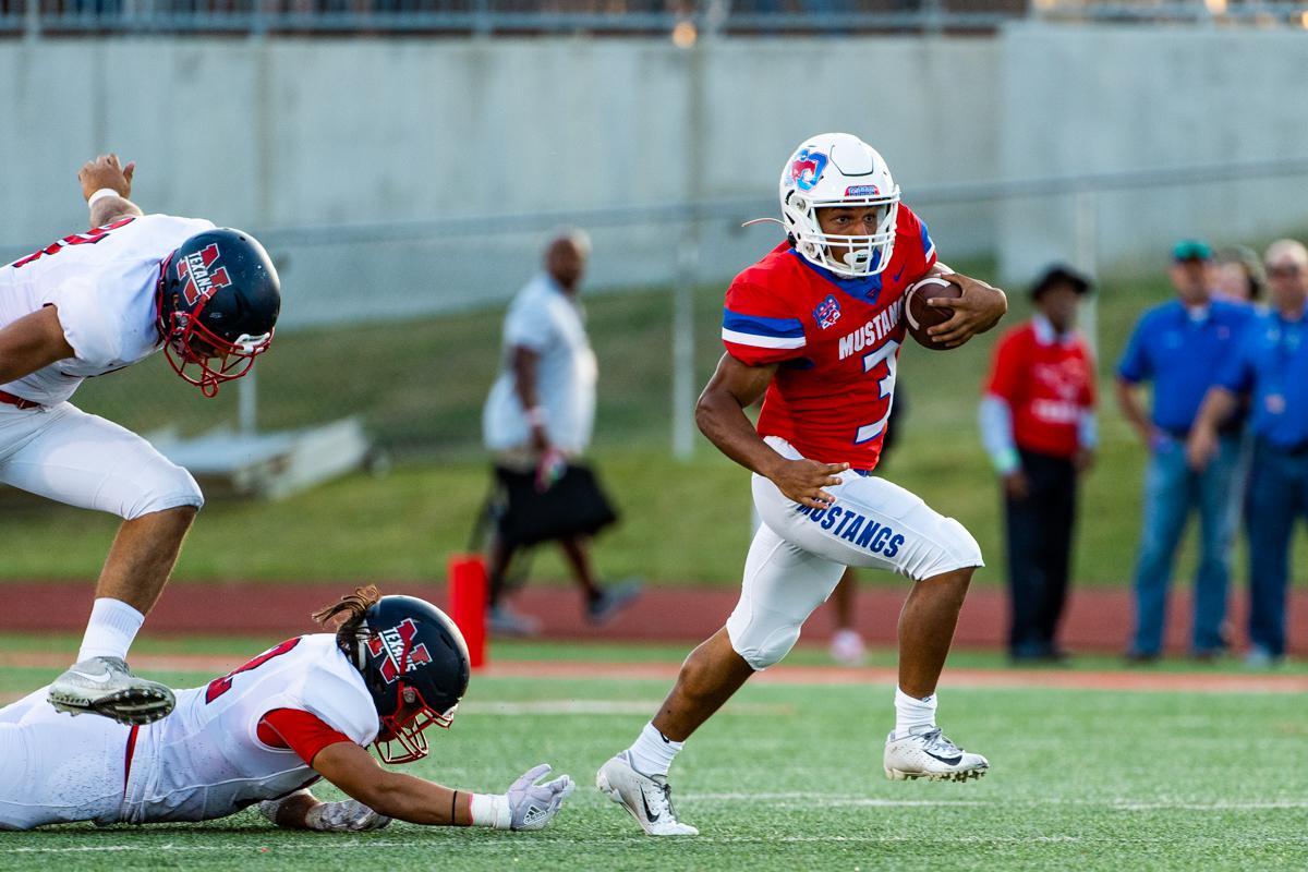 Grapevine running back #3 Caleb Texada outruns the defenders to take the ball 75 yards down the field for a touchdown.