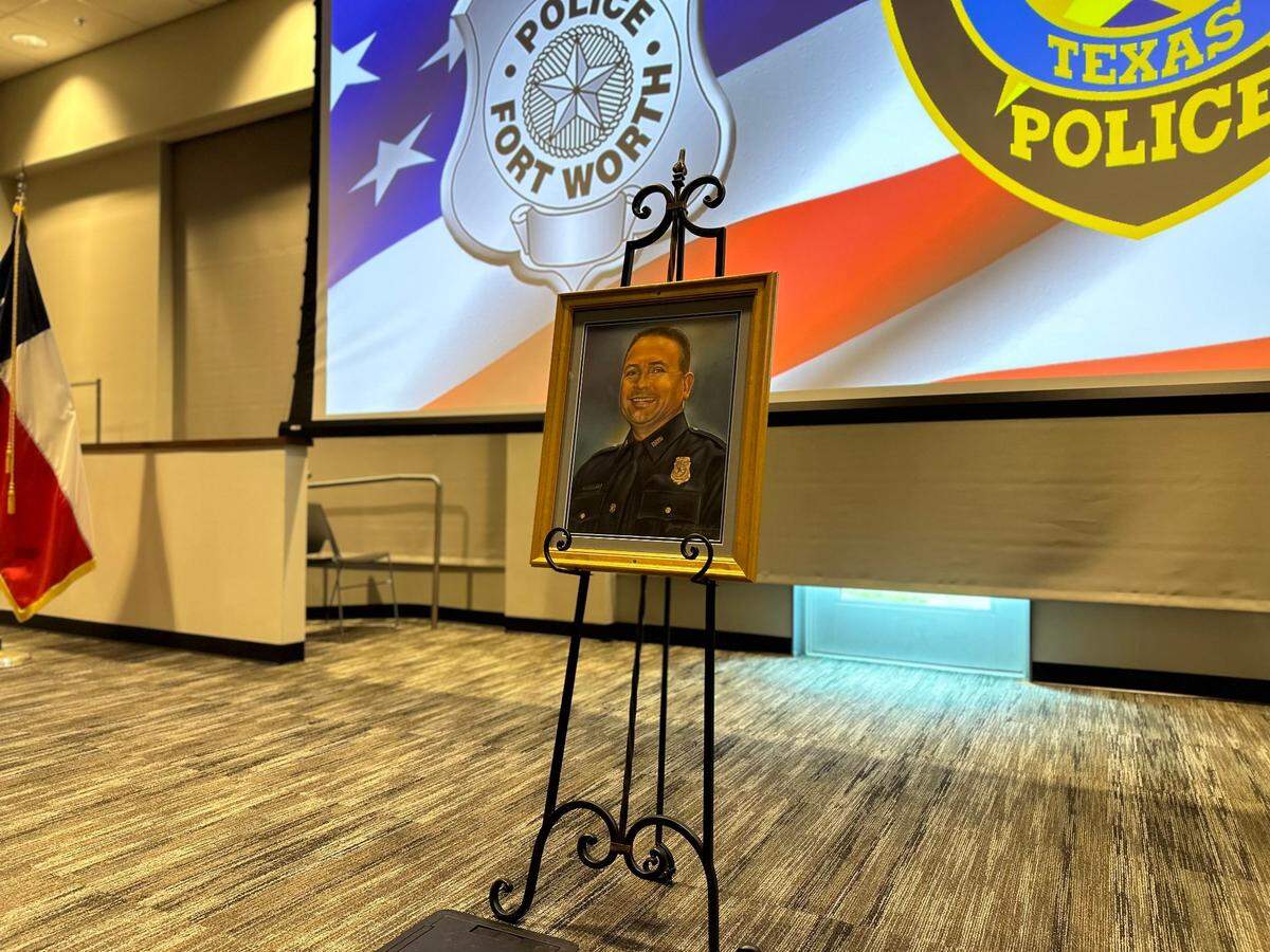 The Fort Worth Police Department unveiled a portrait in honor of fallen officer Sgt. Billy Randolph in a ceremony Monday.