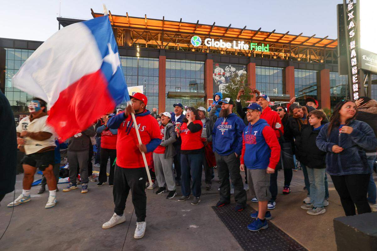 Rangers fans started arriving before dawn for Friday’s victory parade in Arlington.