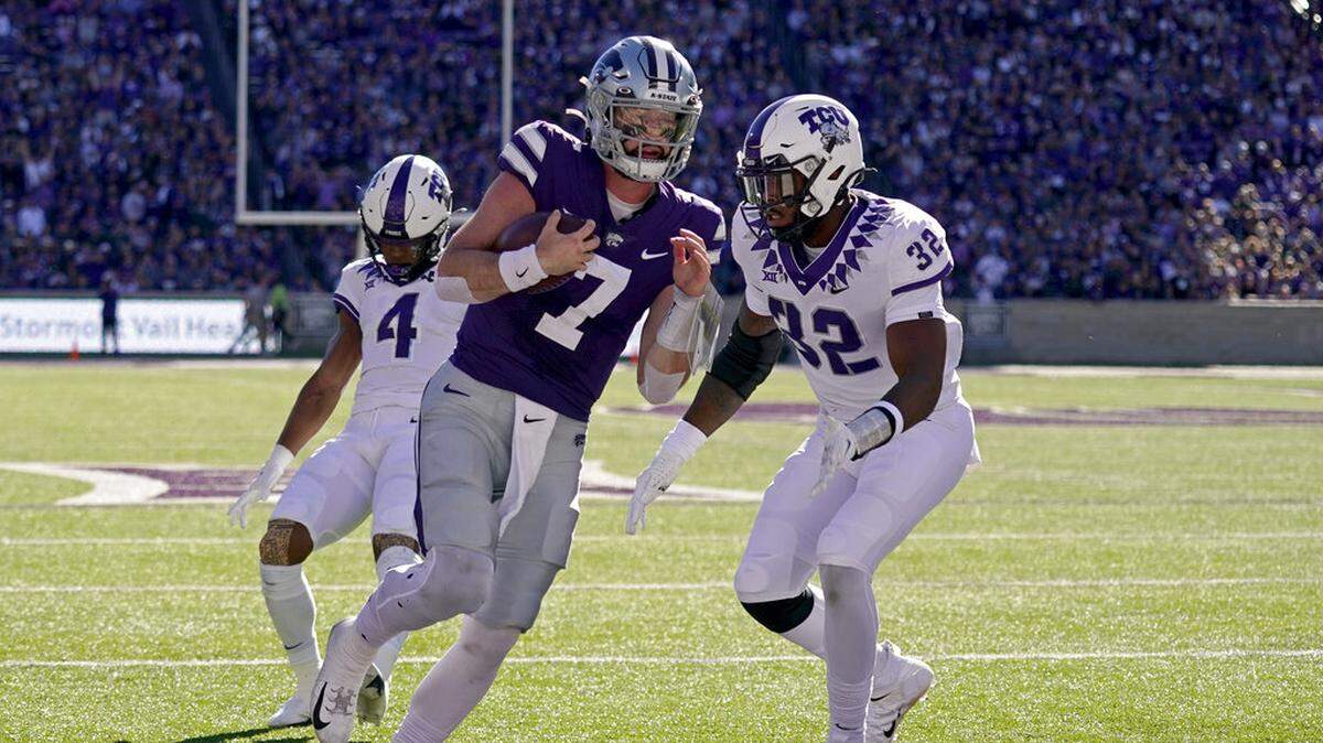 Kansas State quarterback Skylar Thompson (7) runs into the end zone to score a touchdown during the first half of an NCAA college football game against TCU, Saturday, Oct. 30, 2021, in Manhattan, Kan. (AP Photo/Charlie Riedel)
