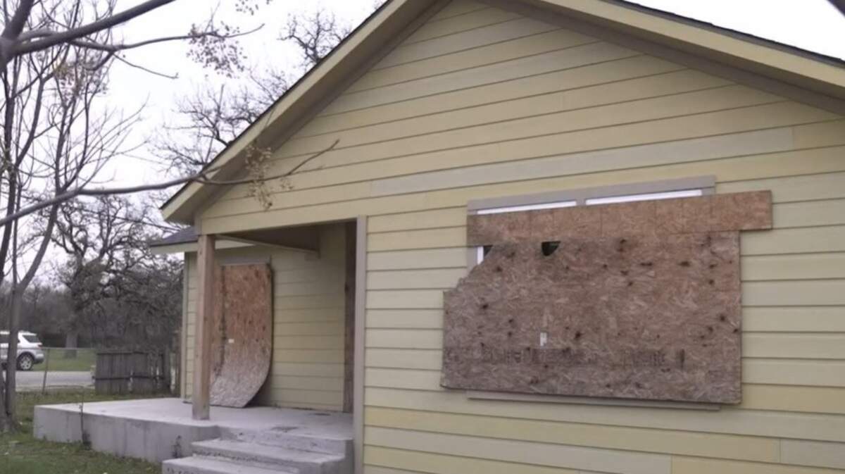 Federal and state authorities rescued more than 20 people late Wednesday from a Fort Worth home during a human trafficking investigation. Two men were arrested.