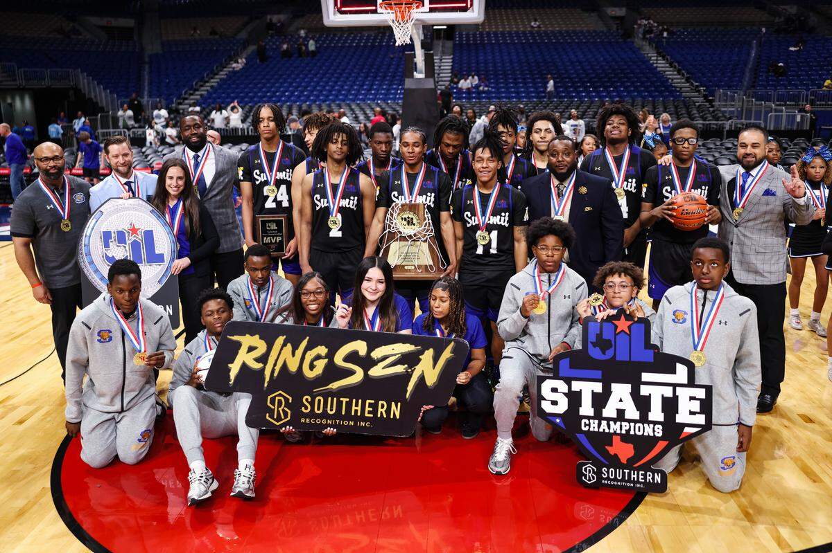 Mansfield Summit players gather for a group photo with their gold medals after the Class 5A Division II state championship game against Beaumont United on Saturday at the Alamodome in San Antonio.