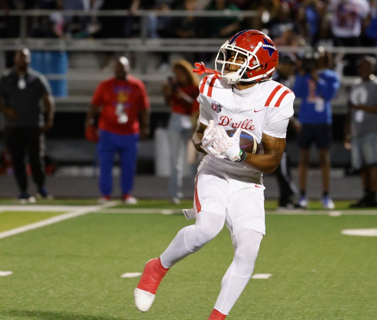 Duncanville wide receiver Dakorien Moore (1) grabs the first touchdown pass of the game during a District 11 6A football game at Eagle Stadium in DeSoto, Texas, Friday, Oct. 11, 2024.