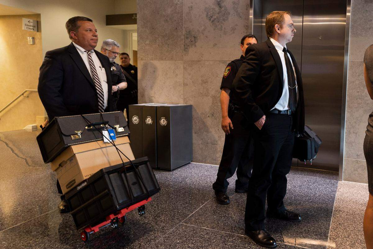 Attorney Miles Brissette, left, and Aaron Dean leave the courthouse after a hearing in May 2022 in Fort Worth.