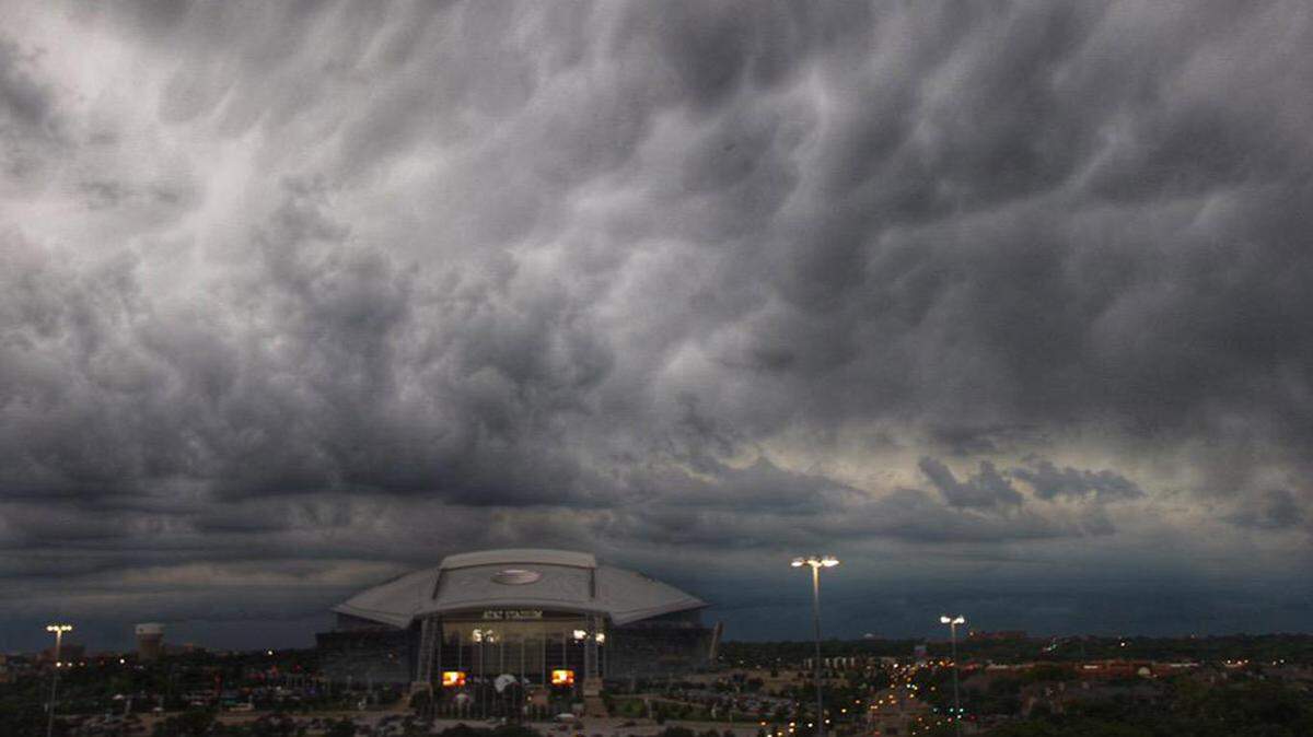 A severe thunderstorm is expected to hit the DFW area around midnight. The storms could bring strong winds and large hail, according to the National Weather Service.