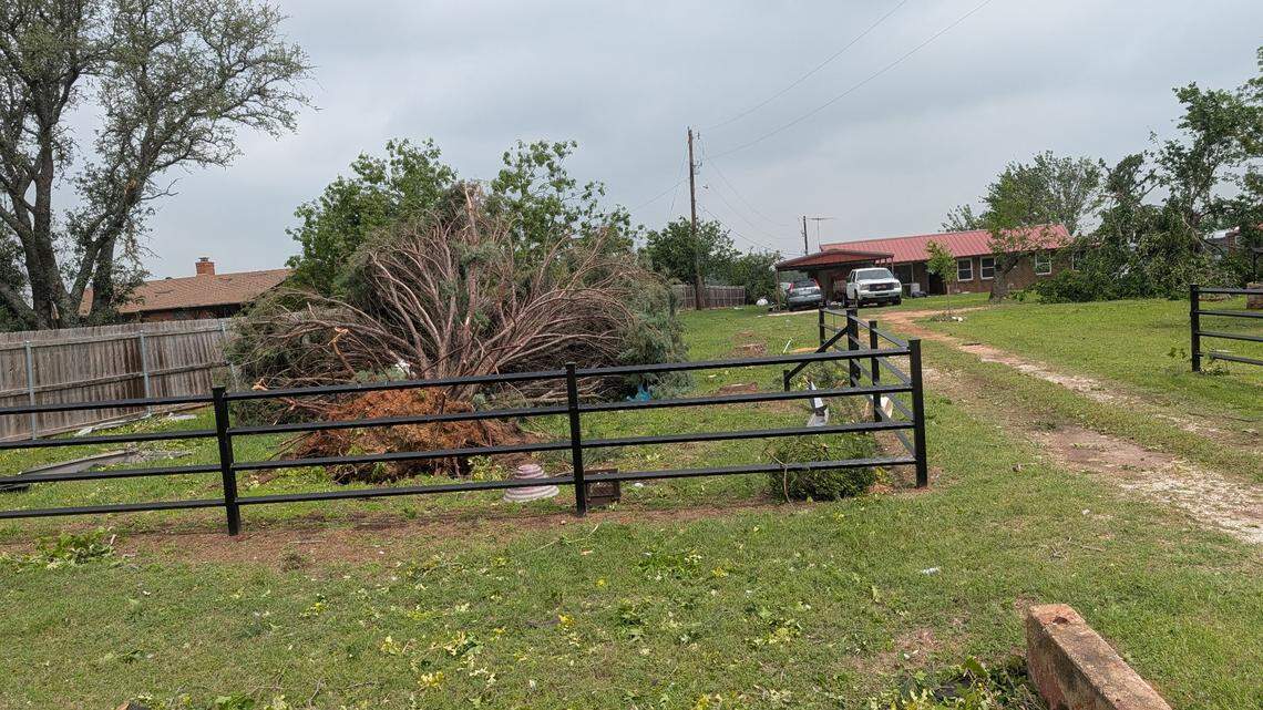 EF-2 tornado confirmed in Runaway Bay after Texas storms kill 2, displace families