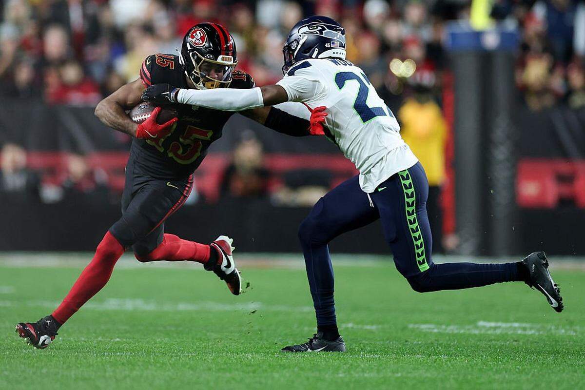 SANTA CLARA, CALIFORNIA - JANUARY 03: Jauan Jennings #15 of the San Francisco 49ers carries the ball against Riq Woolen #27 of the Seattle Seahawks during the second quarter of a game at Levi's Stadium on January 03, 2026 in Santa Clara, California. (Photo by Ezra Shaw/Getty Images)