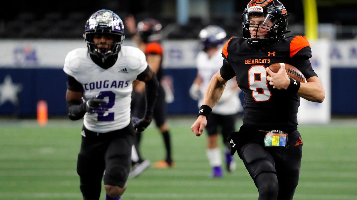 Aledo quarterback Hauss Hejny (8) outraces College Station defensive back Isiah Pennygraph (2) and the Cougar defense to the end zone in the second half of a UIL Class 5A D1 state championship football game at AT&T Stadium in Arlington, Texas, Saturday, Dec. 16, 2022. The Aledo Bearcats defeated The College Station Cougars 52-14. (Star-Telegram Bob Booth)