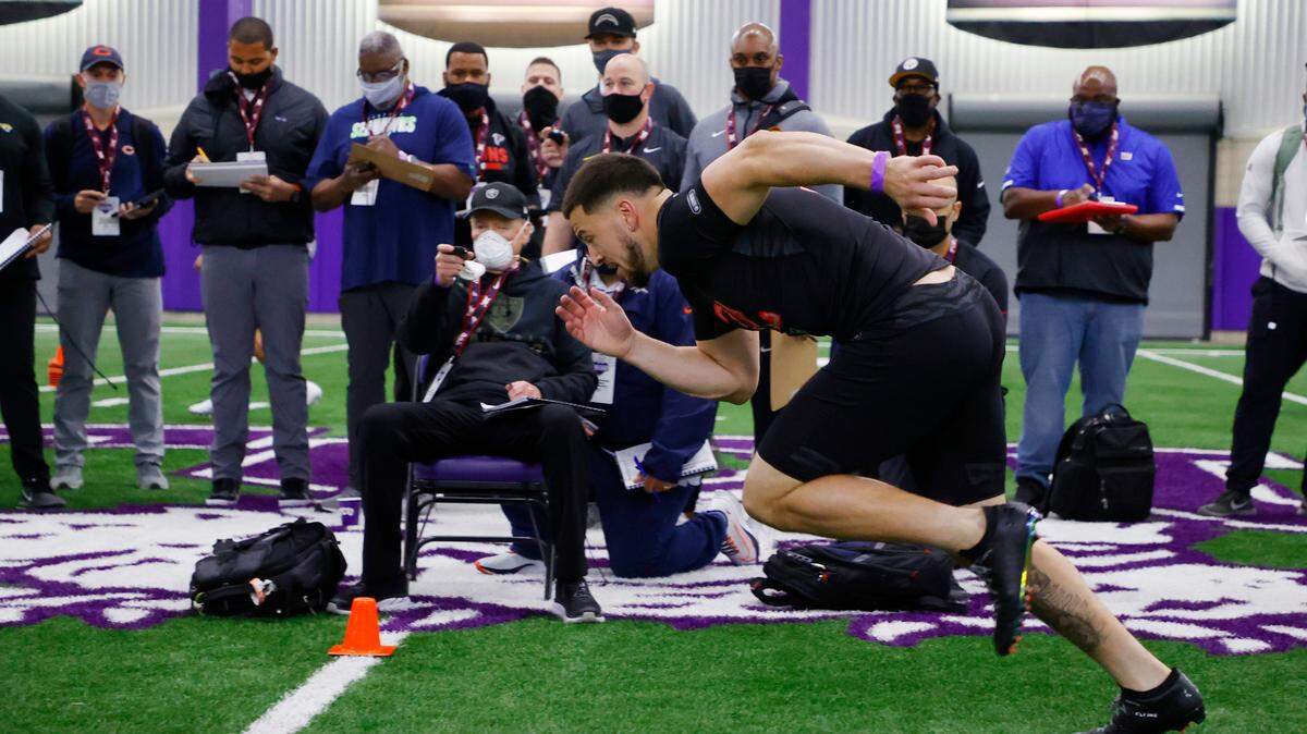 TCU linebacker Garret Wallow runs the 40-yard dash at the school’s 2021 pro day on Friday.