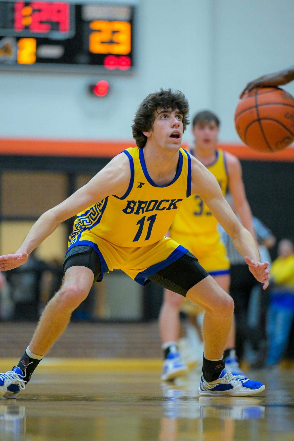 Brock’s Braden Pitchford plays defense against Fort Worth Eagle Mountain in a Class 4A Division 2 area-round game on Thursday, February 20, 2025 at Aledo High School in Aledo, Texas. Brock defeated Eagle Mountain 57-42.