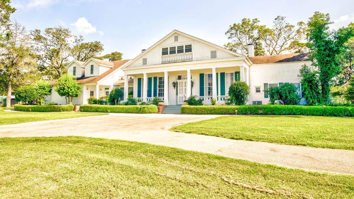 The soon to be auctioned Park Hill House is open Saturday, August 24 from 11 to 2 p.m., Thursday, September 5, from 4 to 6 p.m., Friday, September 13 from 4 to 6 p.m. and Saturday, September 21 from 11 to 3 p.m.   

