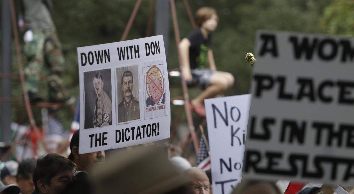 A large crowd gathers in Burk Burnett Park for the No Kings protest in Fort Worth on Saturday, Oct. 18, 2025.