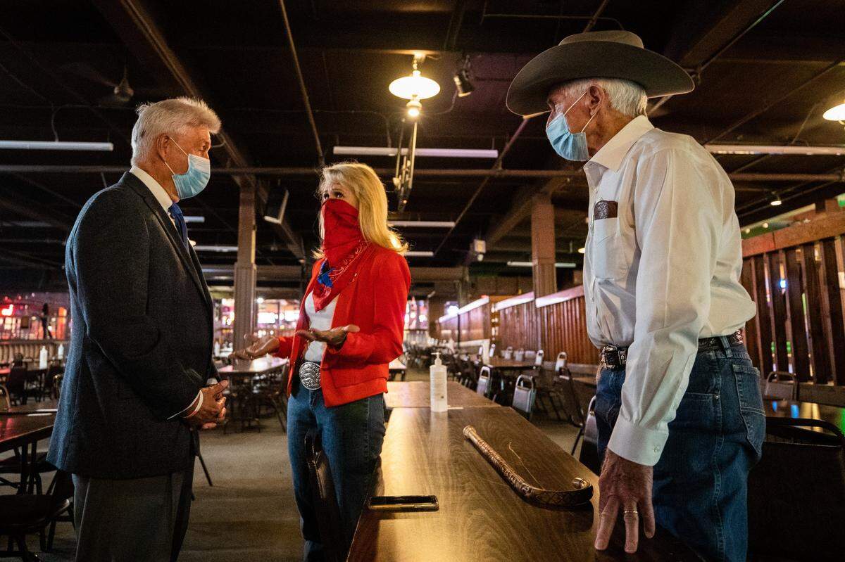 Aug. 7, 2020: Congressman Roger Williams chats with Pam Minick and Billy Minick, owners of Billy Bob’s Texas, before a press conference to discuss his bill, Save Our Stages, during the pandemic.