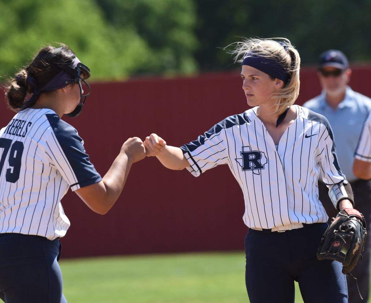Richland juniors Krystal Lindsey (left) and Payge Scoggins