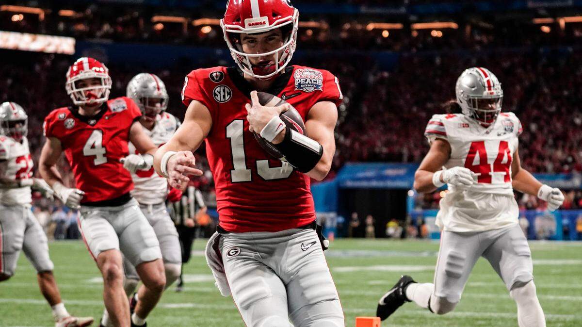 Georgia quarterback Stetson Bennett (13) runs toward the end zone for a touchdown against Ohio State during the first half of the Peach Bowl NCAA college football semifinal playoff game on Saturday.