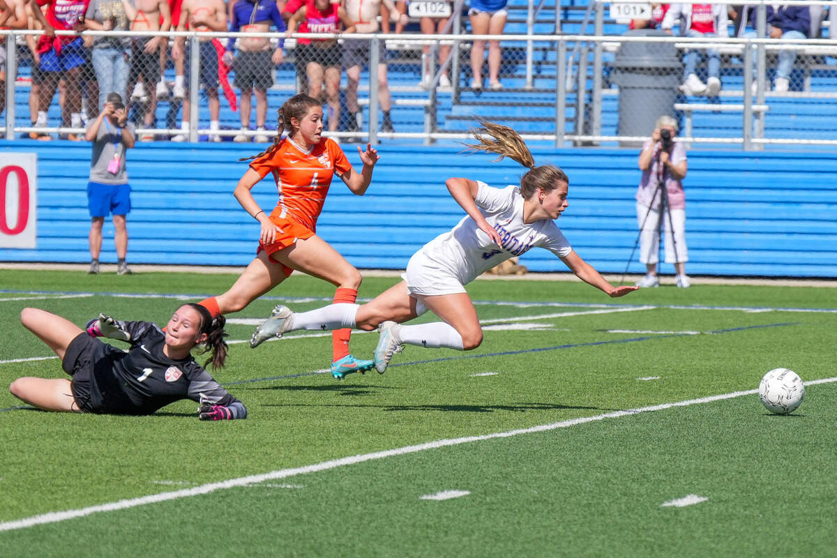 Midlothian Heritage’s Jules Burrows (right) was taken down in the box by Celina keeper Kaitlyn Gustafson during the 4A title game April 14, 2022 (Ken Murphy/MaxPreps)