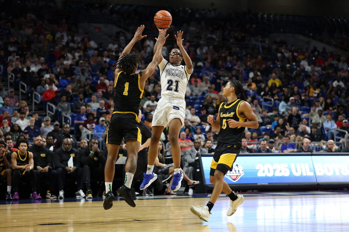 Mansfield Summit’s Javon Ross (21) goes up over Missouri City Marshall’s Armani Theus (1) in the Class 5A Division 2 state championship game on Saturday, March 8, 2025 at the Alamodome in San Antonio, Texas. Summit defeated Marshall 54-47.