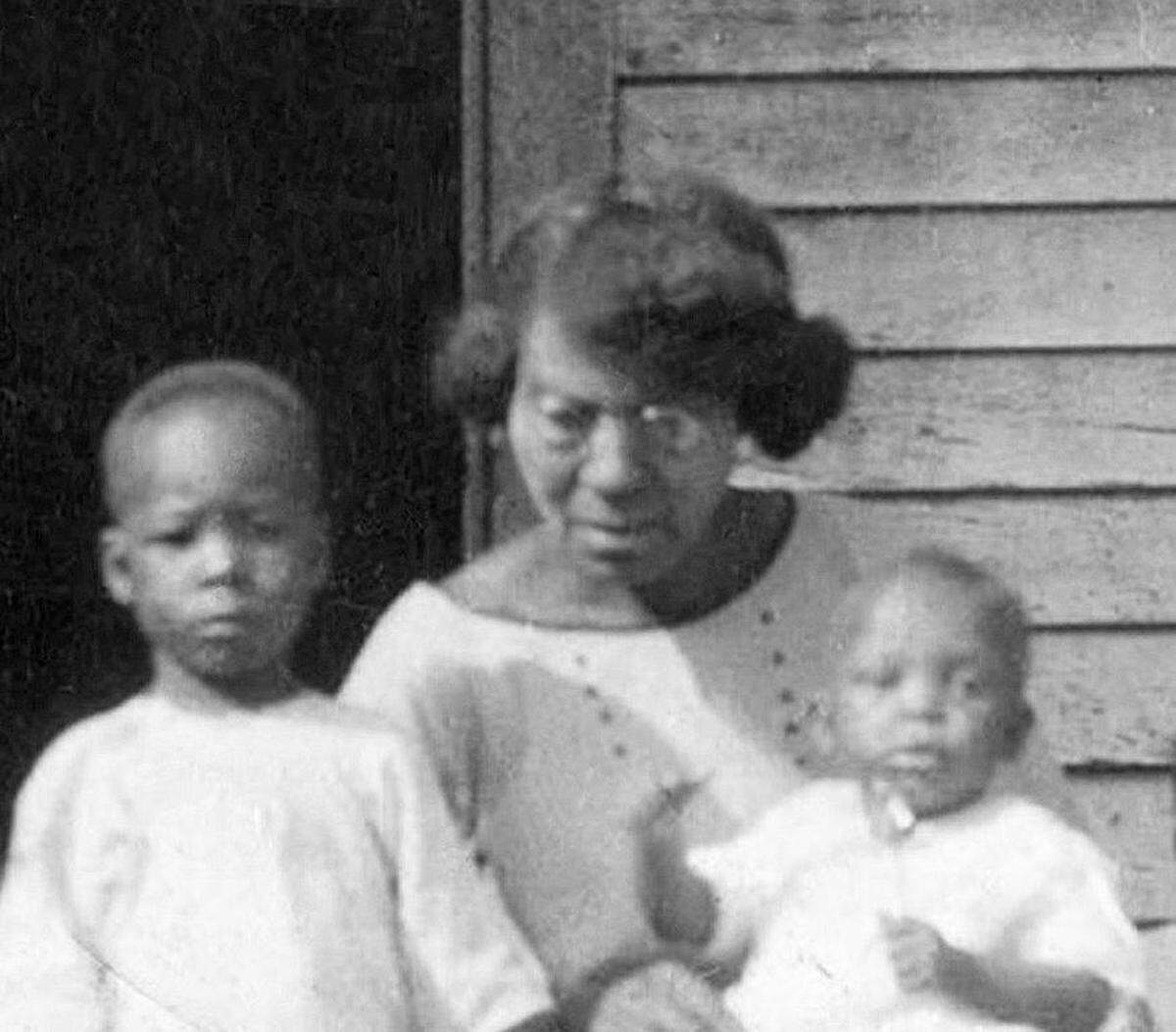 Willa S. Benton in 1922 at the nursery she operated for Black children in Fort Worth.