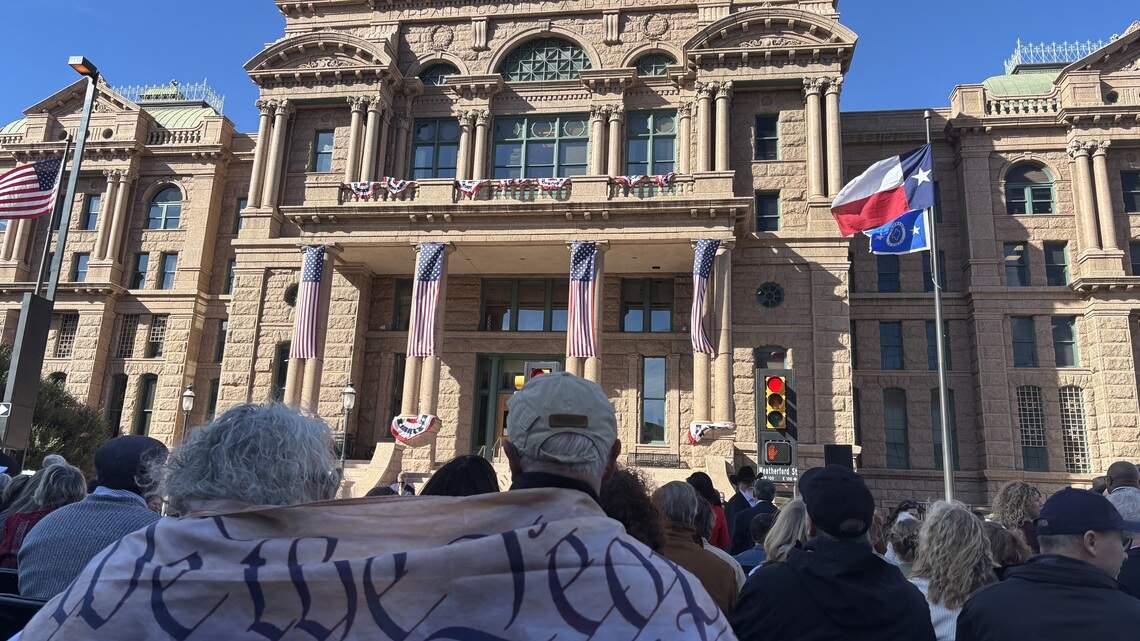 ‘Not a political move’: Ten Commandments monument unveiled at Tarrant ...