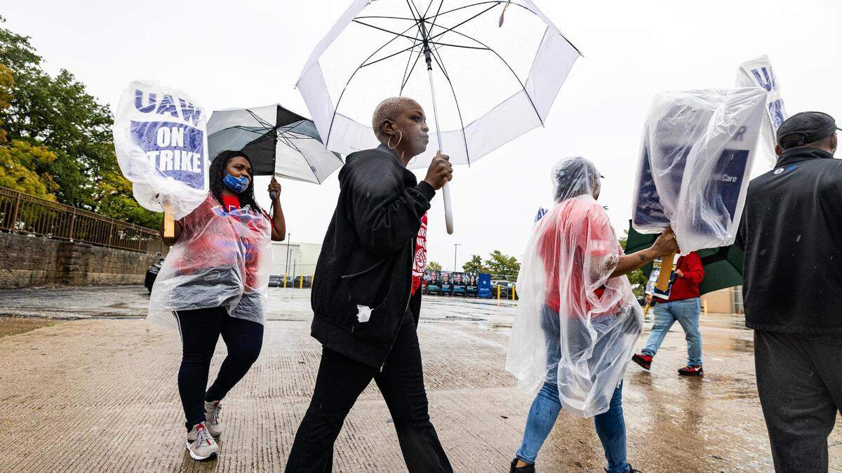 General Motors worker Khristy Magee, center, joins a group of employees on strike outside of the General Motors Assembly plant in Arlington on Tuesday, Oct. 24, 2023. More than 5,000 workers in Arlington walked off the job Tuesday morning after the United Auto Workers union called for the plant to join its strike. The UAW strike began on September 15 against the Big Three automakers — GM, Ford and Stellantis.