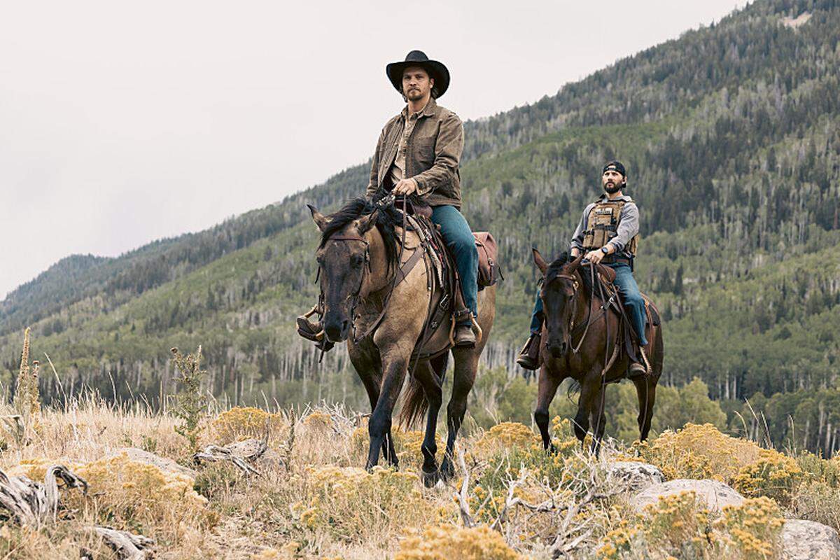 "Piya Wiconi" -- Coverage of the CBS Original Series “Marshals,” scheduled to air on the CBS Television Network. Pictured (L-R): Luke Grimes as Kayce Dutton and Logan Marshall-Green as Pete Calvin.