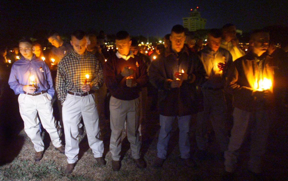 A group of Texas A&M corpsmen are joined by an estimated 80,000 mourners on Nov. 25, 1999, at the site of the bonfire collapse on campus in College Station.