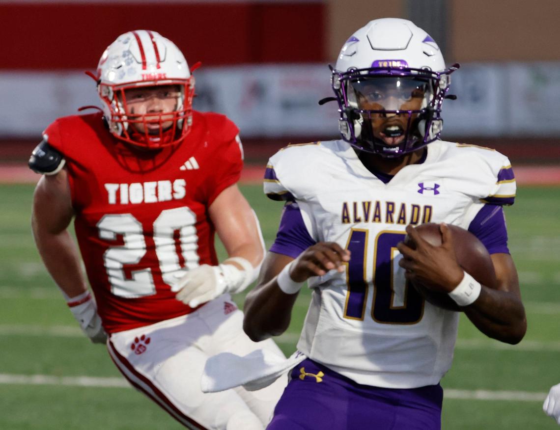 Alvarado quarterback Cardea Collier (10) is a nominee for the Star-Telegram Player of the Week.