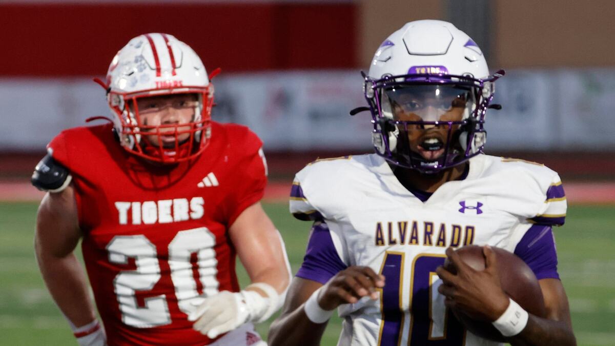 Alvarado quarterback Cardea Collier (10) is a nominee for the Star-Telegram Player of the Week.