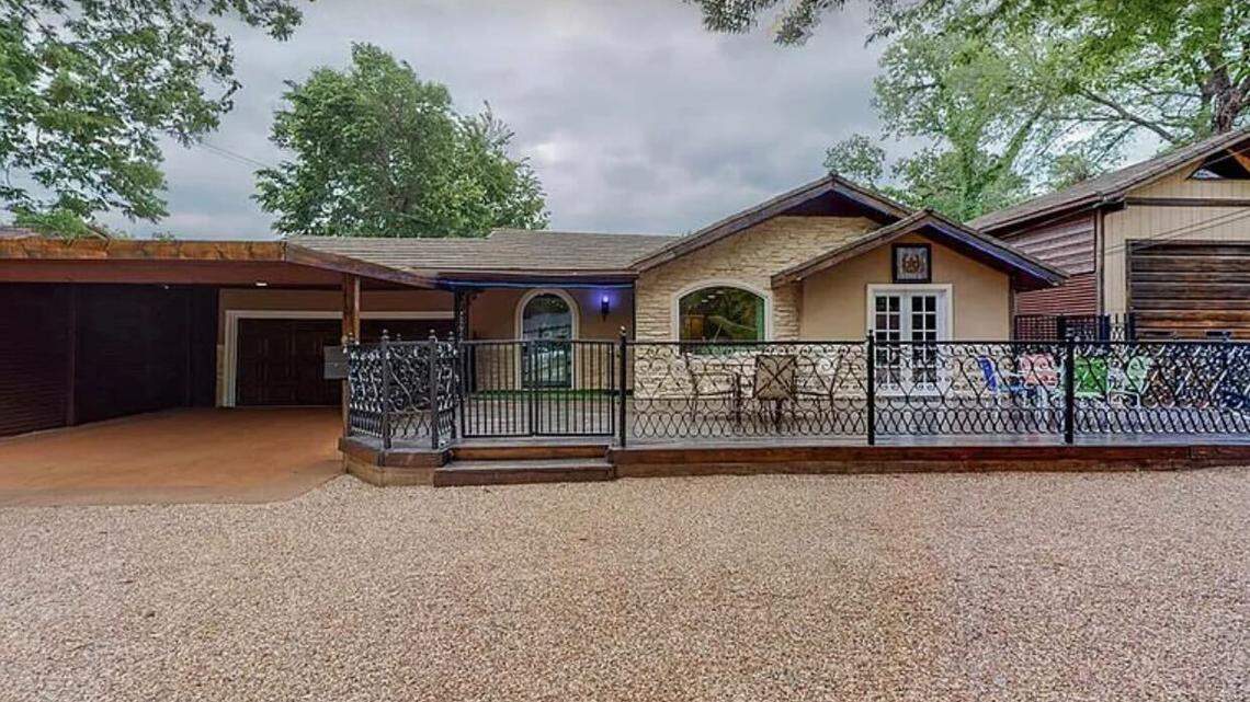 The exterior has a ranch-style appeal that most Texans are familiar with.