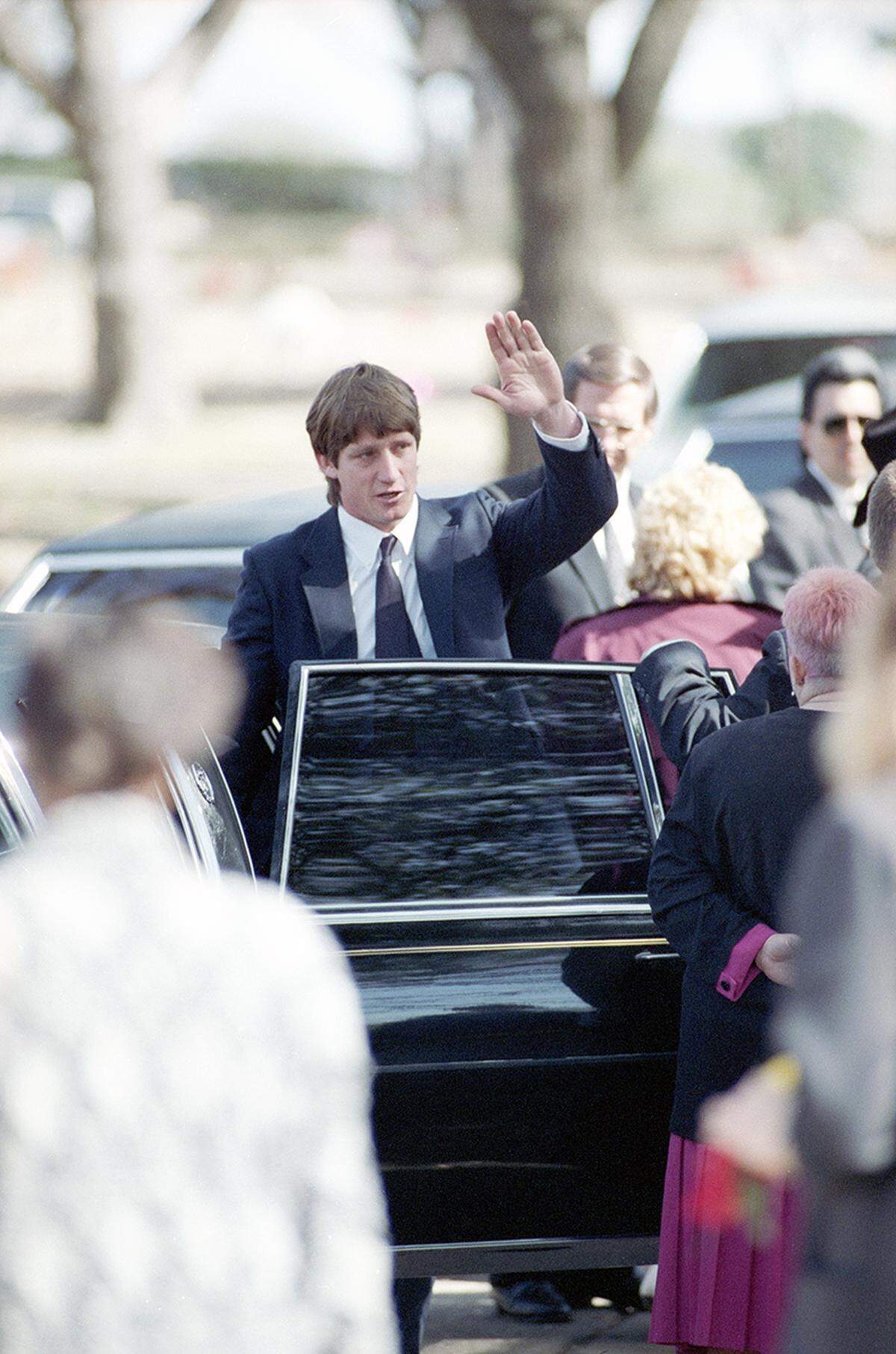 February 22, 1993: Wrestler Kerry Von Erich’s funeral held at First Baptist Church in Dallas. His brother, Kevin Von Erich, waves as he leaves the graveside ceremony at Grove Hill Cemetery in Dallas.