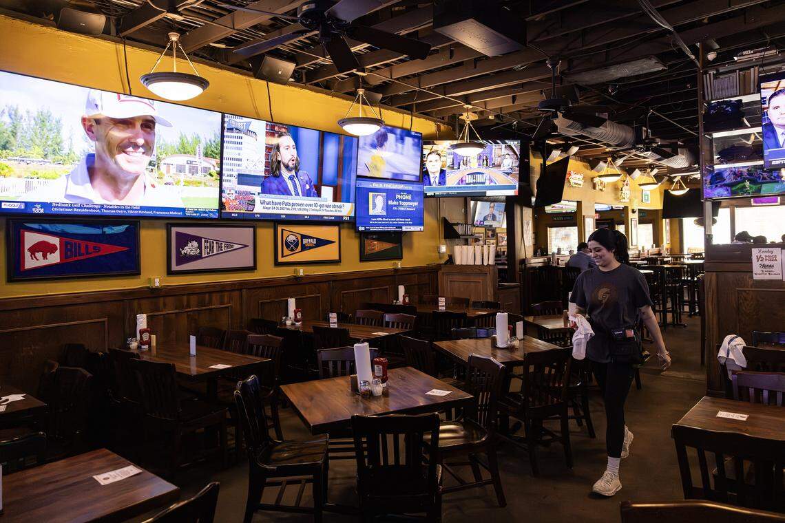Server Mycayla Orona walks through the dining room during the post lunch rush at Buffalo Bros restaurant near TCU in Fort Worth on Wednesday, Dec. 3, 2025.