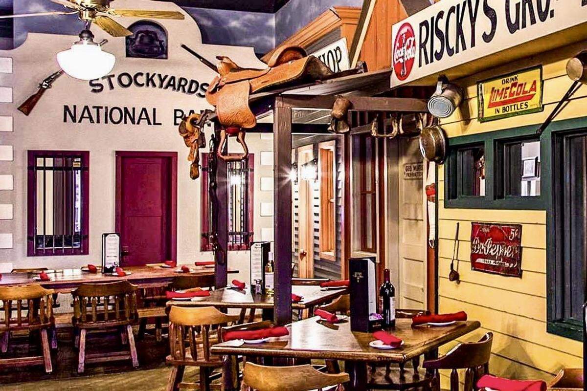 The newer side of the Riscky’s Steakhouse dining room includes a “Riscky’s Gro. & Mkt.”