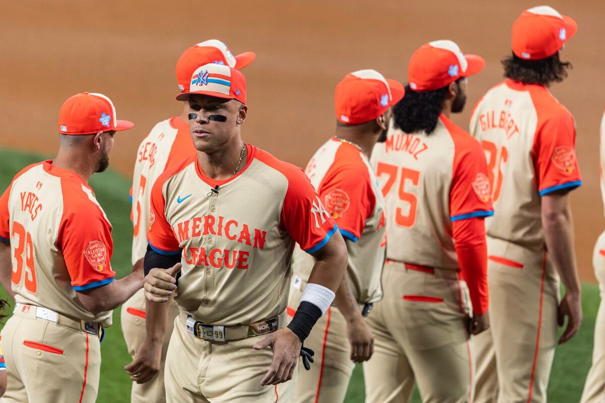 New York Yankees outfielder Aaron Judge greets the rest of his teammates after being introduced prior to the MLB All Star Game at Globe Life Field in Arlington on Tuesday July 16, 2024.