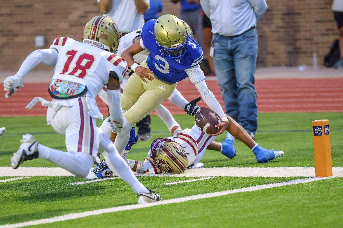 Boswell quarterback Djmarques Lords can’t reach the ball over the goal line against the Saginaw defense at Boswell Pioneer Stadium on Friday, Sept. 5, 2025.