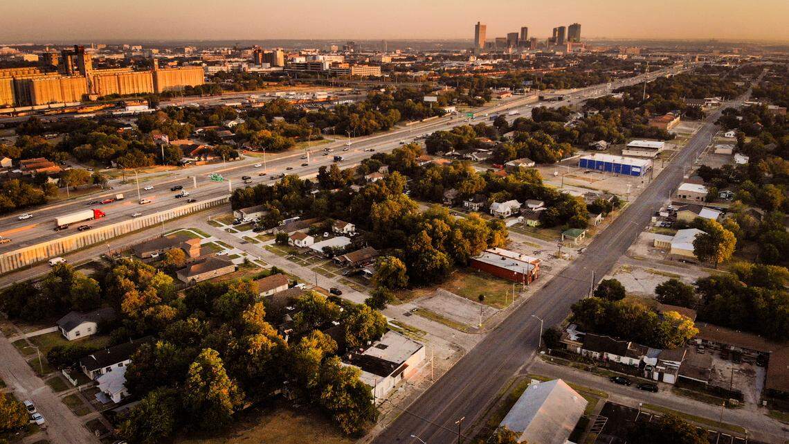 No doctors, no grocers, no help. Death comes early in these Fort Worth neighborhoods.