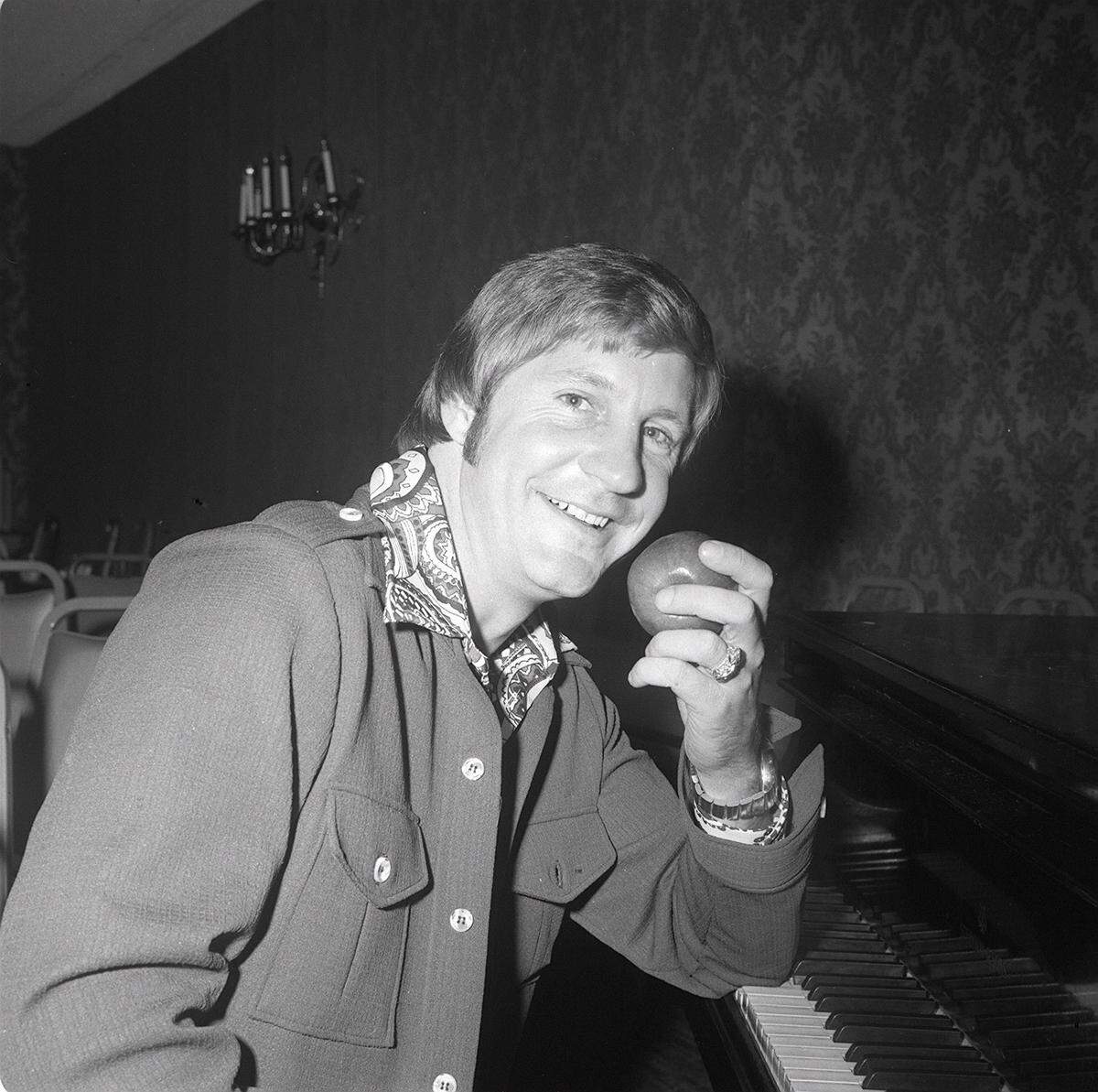 Nov. 6, 1974: The day after Mike Moncrief was elected Tarrant County judge by a landslide, the Star­-Telegram took this posed portrait.
