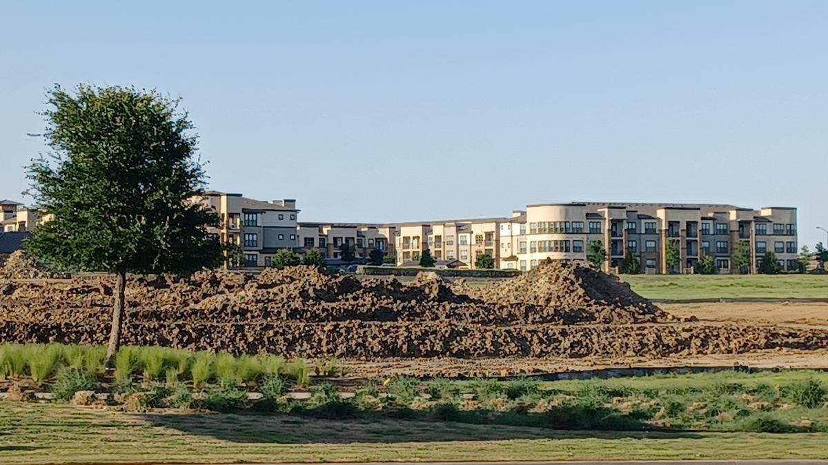 Work is underway on a shopping center on Heritage Trace Parkway, between Hillwood Parkway and North Riverside Drive, near where Fort Worth’s first H-E-B grocery store will be located.