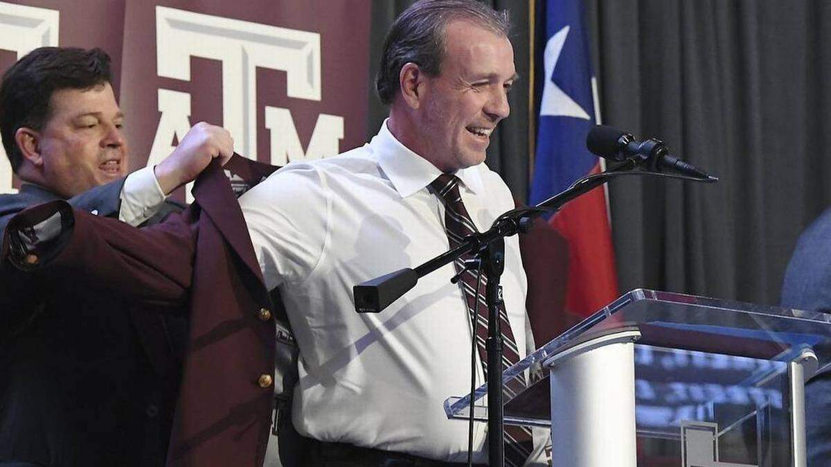 Jimbo Fisher signed a 10-year, $75 million contract to become the Aggies next coach.