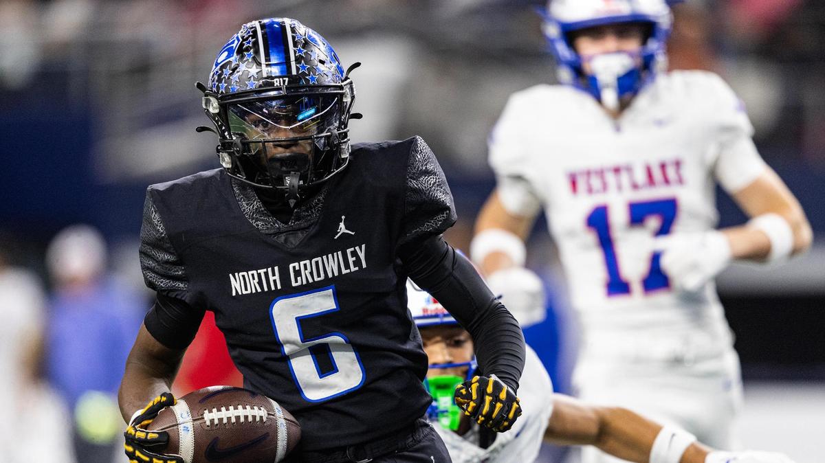 North Crowley wide receiver Quentin Gibson (6) is the 2024-25 Star-Telegram Boys’ Athlete of the Year.