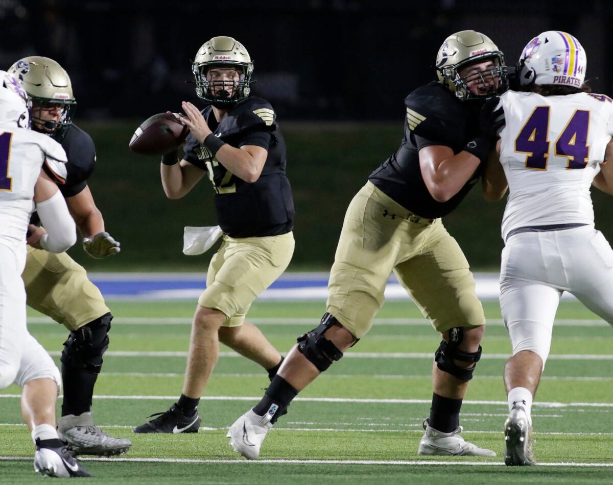 Birdville’s Zach Wells looks for a receiver during their game Thursday night at the Birdville Athletic Center. JOHN ROWLAND