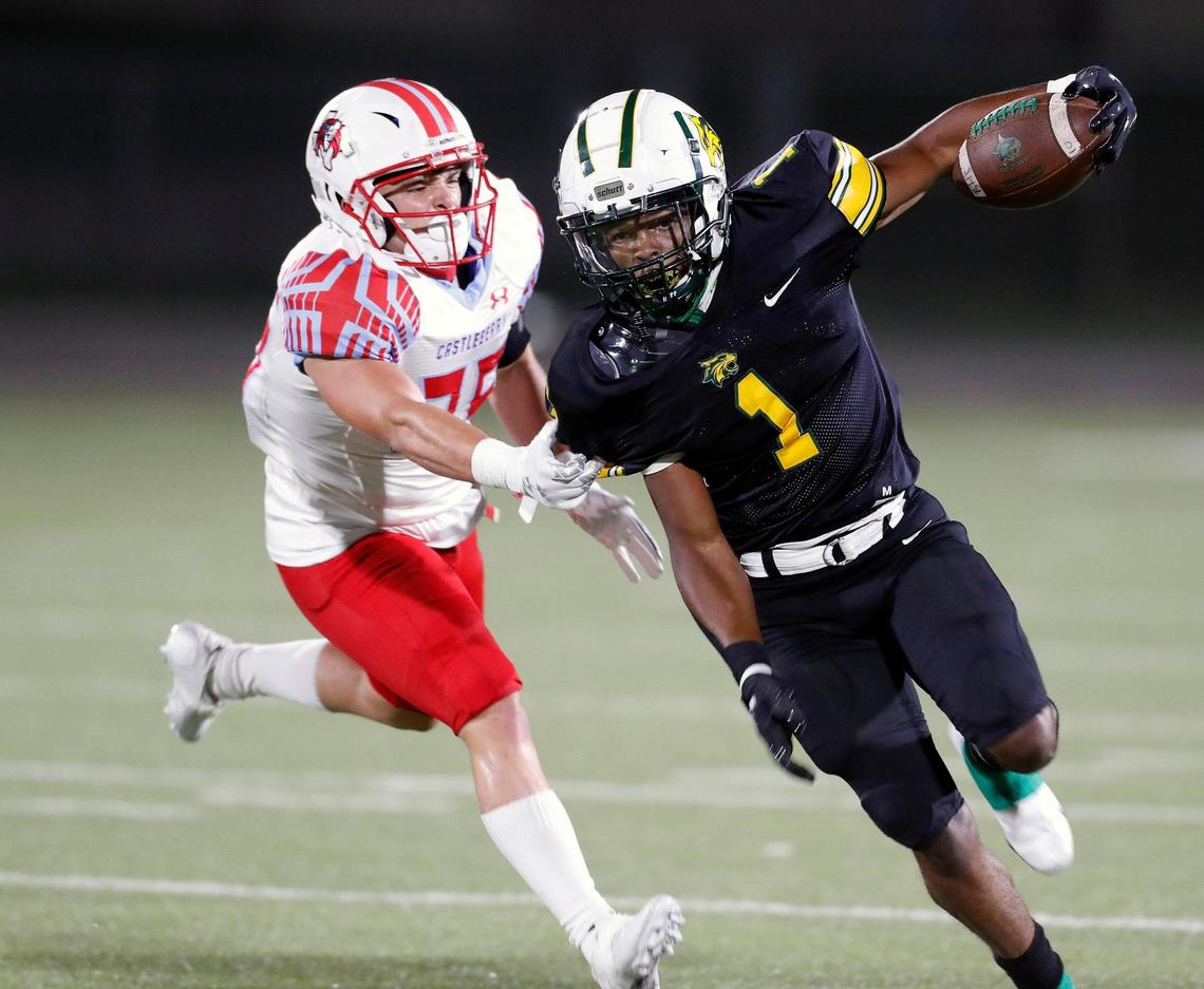 Benbrook running back Draylon Williams (1) escapes a Castleberry lineman to put the Bobcats up by 34 during a high school football game at Clark Stadium in Fort Worth, Texas, Friday, Sept. 18, 2020. (Special to the Star-Telegram Bob Booth)