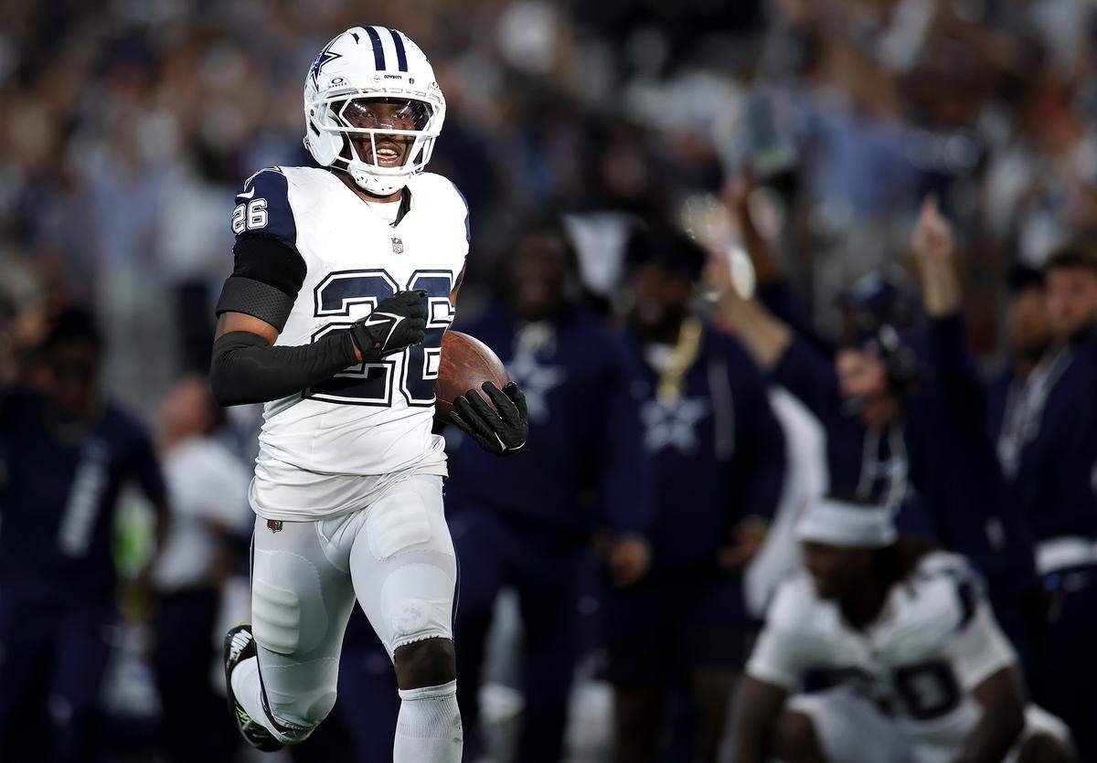 Dallas Cowboys cornerback DaRon Bland returns an interception for a 68-yard touchdown in the third quarter.