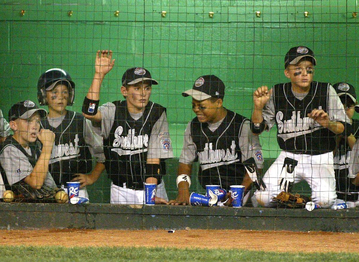 United States Semifinal of the Little League World Series from Williamsport, Pennsylvania on Wednesday August 21, 2002 featuring the Fort Worth Westside vs Louisville Kentucky at Lamaude Stadium. Westside reacts to the final out, losing to Kentucky 2-1 in 11 innings.