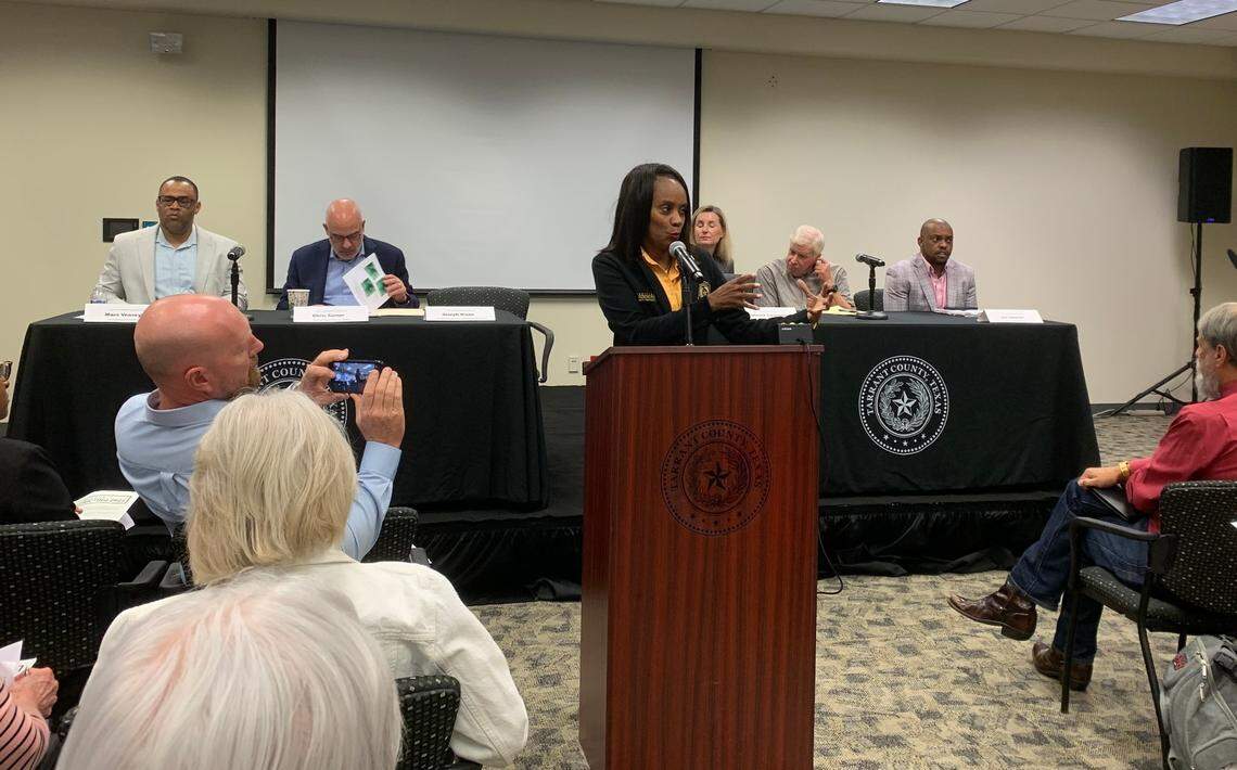 Precinct 2 County Commissioner Alisa Simmons introduced a panel of five speakers to discuss the Tarrant County redistricting.