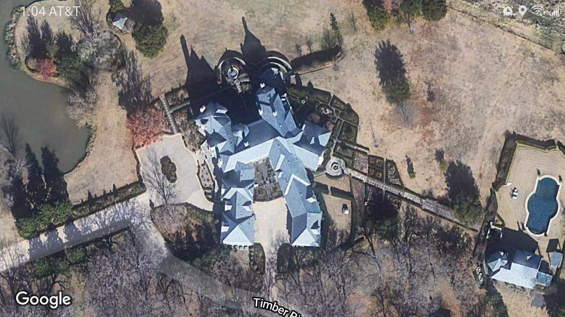 A Westlake house owned by former Texas Rangers pitcher Kenny Rogers and his wife sits on a gated, nine-acre lot. It’s listed for $12.9 million.