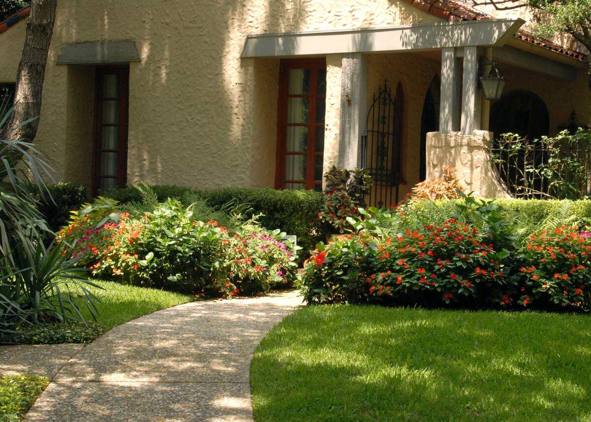 A gentle sweep creates an inviting entry.