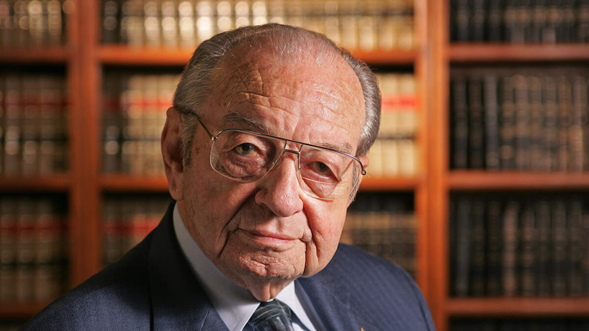 Tarrant County judge Tom Vandergriff is leaving public service after a lifetime spent serving the community. Vandergriff was photographed in his Fort Worth, TX, office on Thursday, December 14, 2006. (Star-Telegram/Darrell Byers)