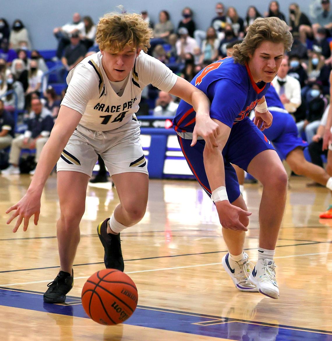 Arlington Grace Prep forward Truman Brown (14) and Colleyville Covenant guard Caleb Bunch (24) go for a loose ball during the first half of a TAPPS 4A Regional Round Boys Basketball playoff game played on March 6, 2021 at Brewer High School in Fort Worth TX. (Steve Nurenberg Special to the Star-Telegram)
