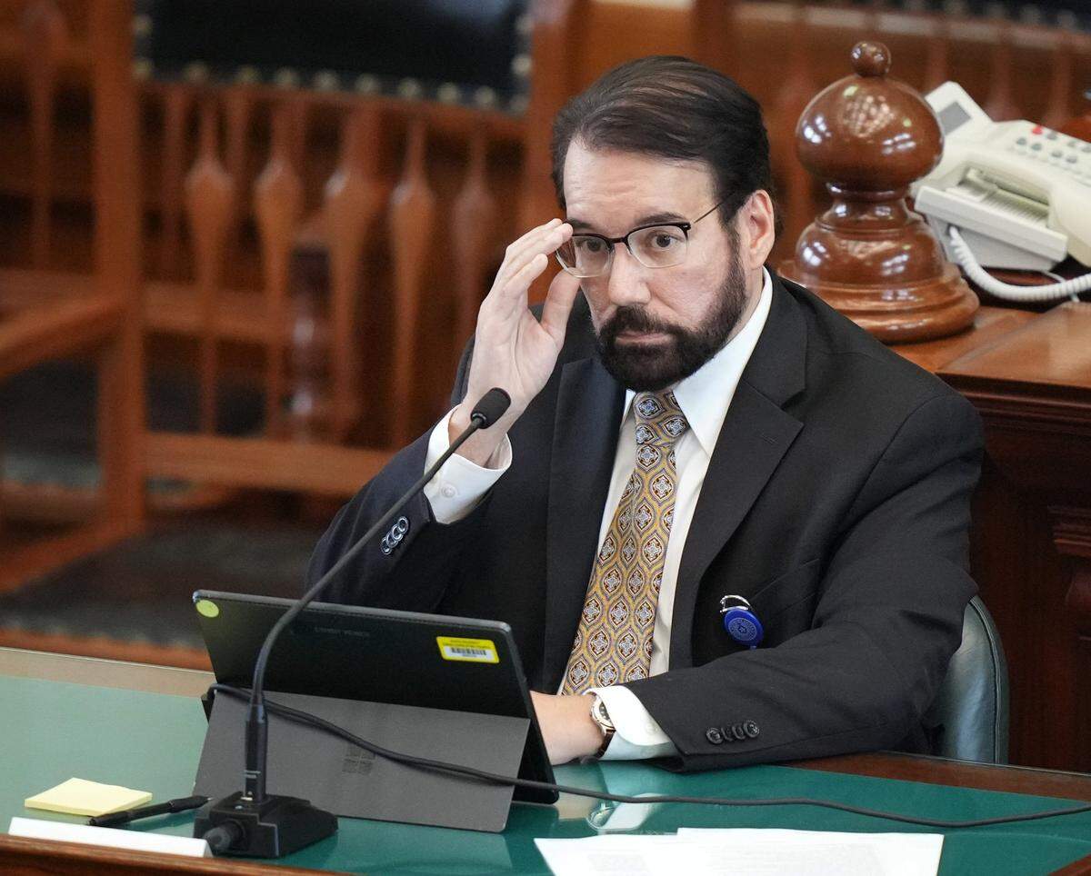 Henry De La Garza, human resources director at the Texas Attorney General’s Office, testifies at the impeachment trial of Attorney General Ken Paxton at the Capitol on Thursday, Sept. 14, 2023.